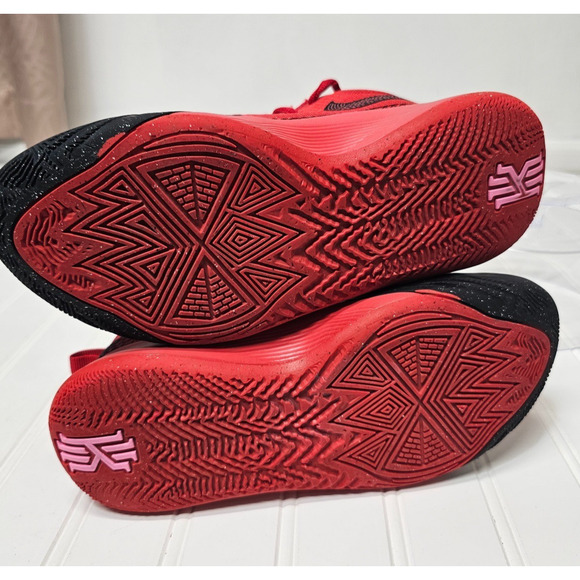 Nike Kyrie Flytrap VI University Red size 4.5 Y. - Picture 3 of 5